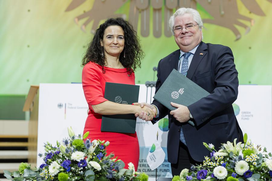 S.E. M. Lorenzo RAVANO et Mafalda DUARTE, Directeur Exécutif du Fonds Vert pour le Climat ©DR